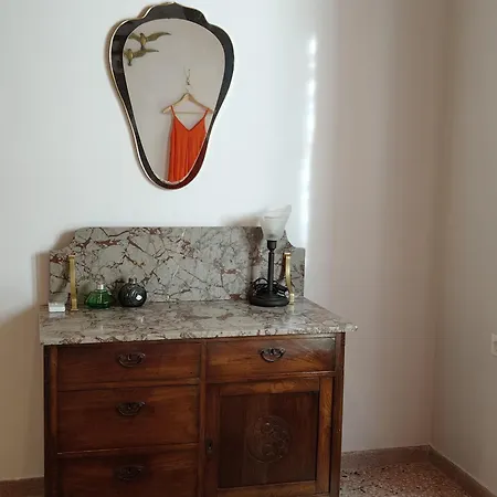 Mid Century Character House In Hébergement de vacances *
