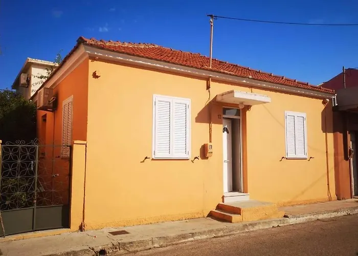 別荘 Mid Century Character House In アルゴストリオン