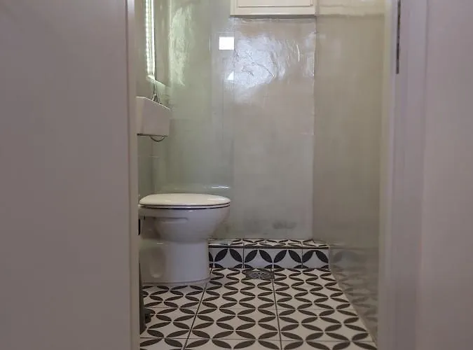 別荘 Mid Century Character House In アルゴストリオン