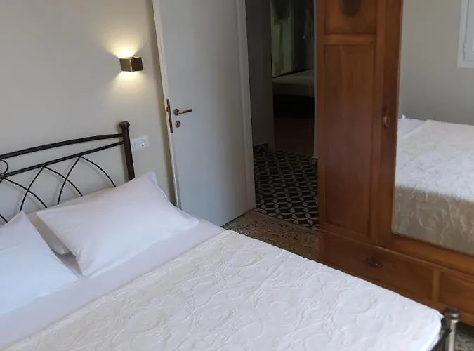 Mid Century Character House In 別荘 アルゴストリオン