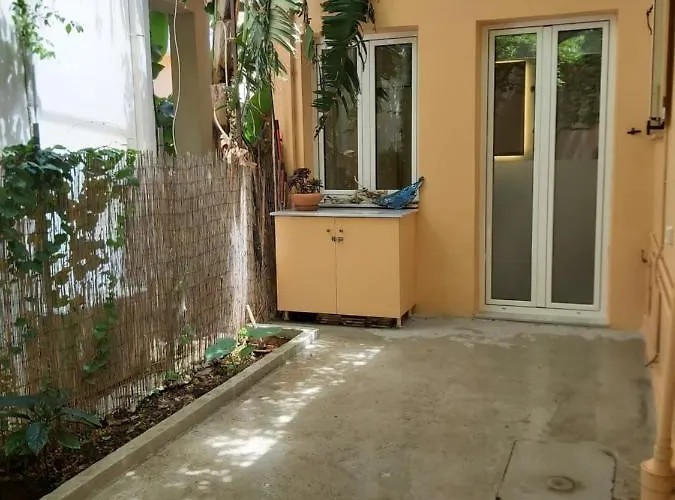 別荘 Mid Century Character House In アルゴストリオン