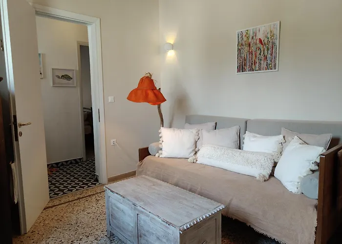 別荘 Mid Century Character House In