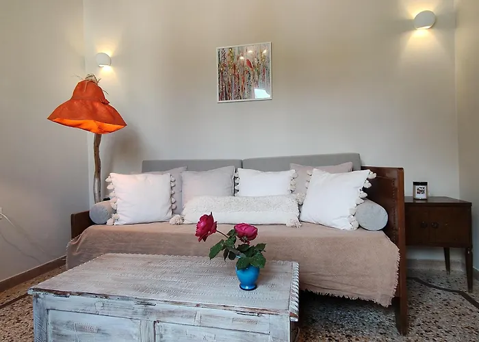 別荘 Mid Century Character House In アルゴストリオン