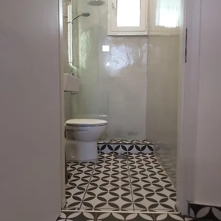 別荘 Mid Century Character House In アルゴストリオン