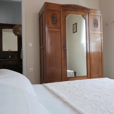 Mid Century Character House In 別荘