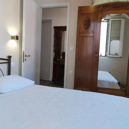 別荘 Mid Century Character House In