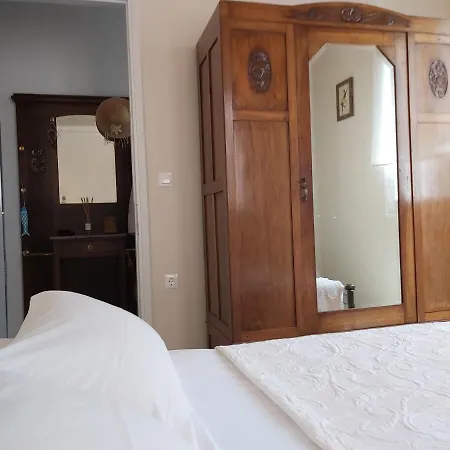 Mid Century Character House In בית נופש ארגוסטולי