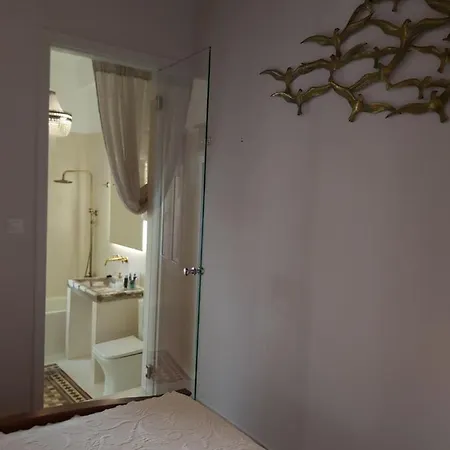 Mid Century Character House In בית נופש *