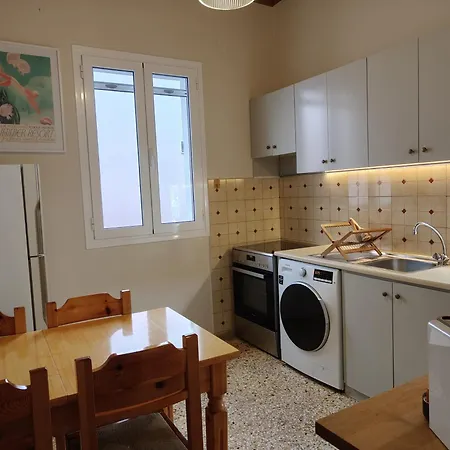 Mid Century Character House In בית נופש ארגוסטולי