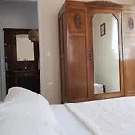 Mid Century Character House In Дом отдыха Аргостолион